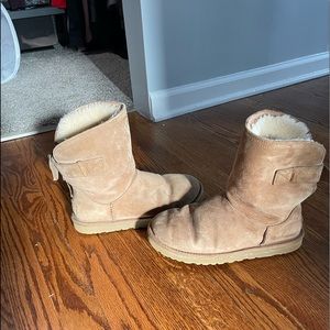Stylish short UGG boots!